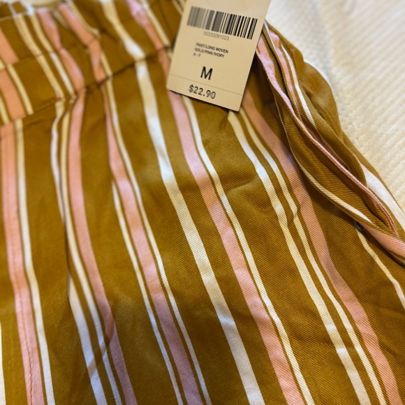 Balloon pants. Brand new with tag from Forever 21. - Picture 5 of 5